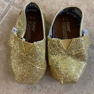 Toddler Toms gold sparkle shoes